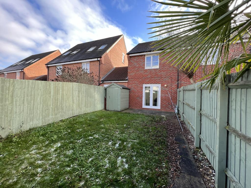 Hathersage Close, Grantham, NG31 2 bed terraced house £685 pcm (£158 pw)