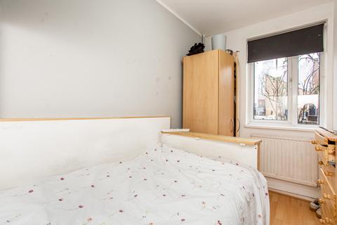 12 Frostic Walk, London, E1 5LT
