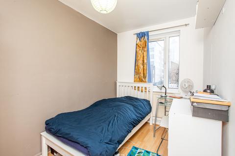 12 Frostic Walk, London, E1 5LT