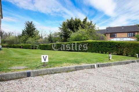 2 bedroom flat to rent, Lea Valley House, Waltham Abbey, EN9
