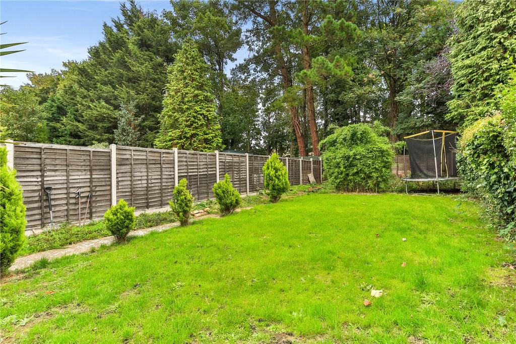 Bute Gardens, Wallington, SM6 3 bed semidetached house £600,000