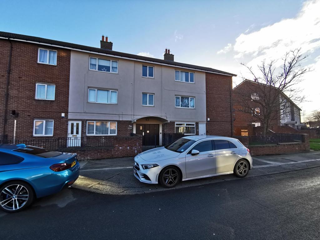 Stoneleigh Avenue, Longbenton, Newcastle upon Tyne, NE12 2 bed flat £