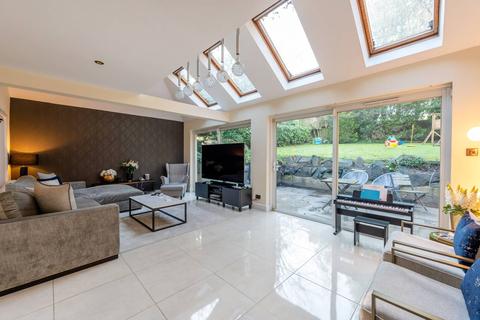 16 Henley Drive, Kingston Upon Thames, KT2 7EB