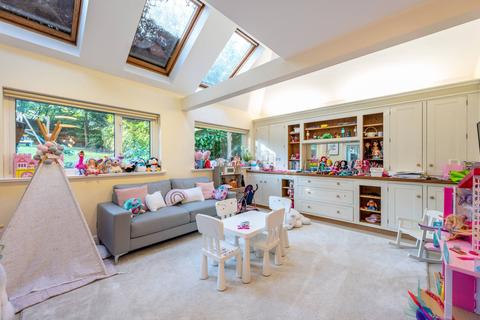 16 Henley Drive, Kingston Upon Thames, KT2 7EB