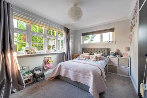 16 Henley Drive, Kingston Upon Thames, KT2 7EB