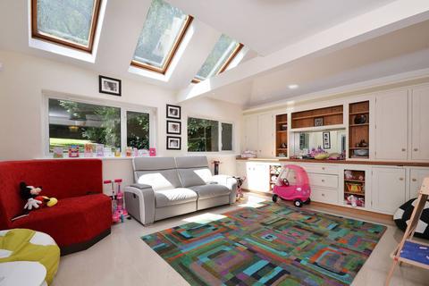 16 Henley Drive, Kingston Upon Thames, KT2 7EB