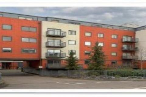 2 bedroom flat to rent, Capital Square