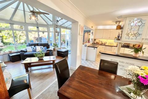 67 Seaview Drive, Great Wakering, Southend-on-sea, SS3 0DT