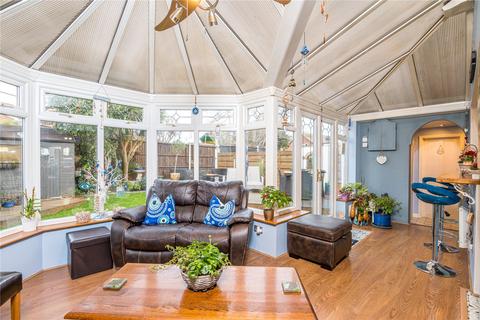 67 Seaview Drive, Great Wakering, Southend-on-sea, SS3 0DT