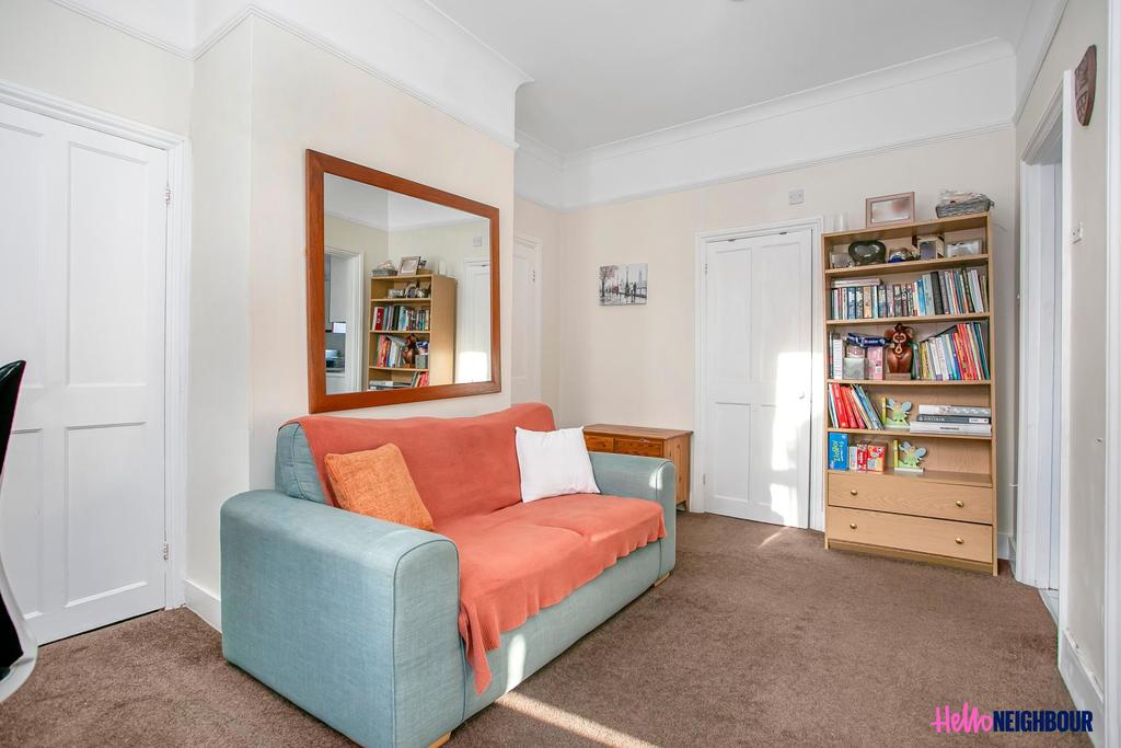 Mafeking Avenue, Brentford, TW8 2 bed apartment £1,650 pcm (£381 pw)