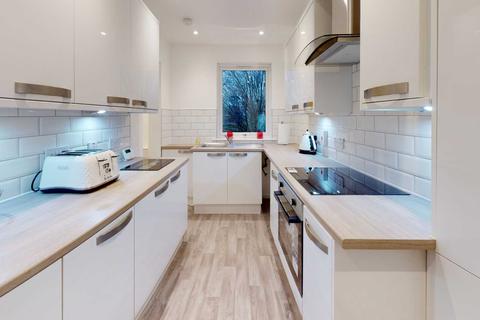 28 Dowrie Crescent, Glasgow, G53 5NF
