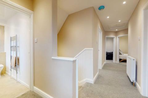 28 Dowrie Crescent, Glasgow, G53 5NF