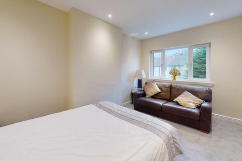 28 Dowrie Crescent, Glasgow, G53 5NF