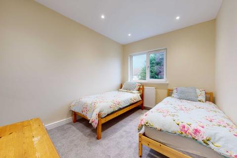 28 Dowrie Crescent, Glasgow, G53 5NF