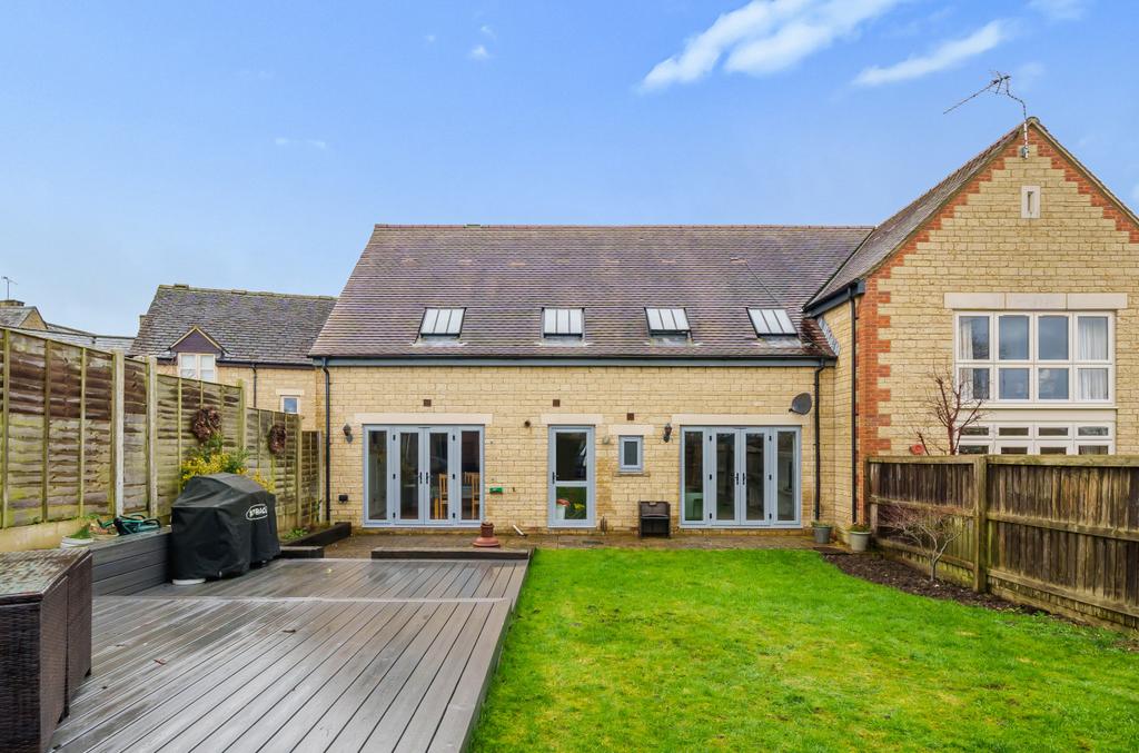 Manor Farm Court, Purton Stoke, Wiltshire, SN5 4 bed house £550,000