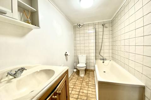 81a Lewisham Way, London, SE14 6QD