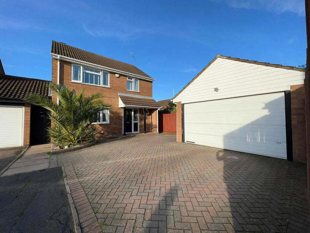 Sheringham Close, Luton 4 bed detached house £1,800 pcm (£415 pw)