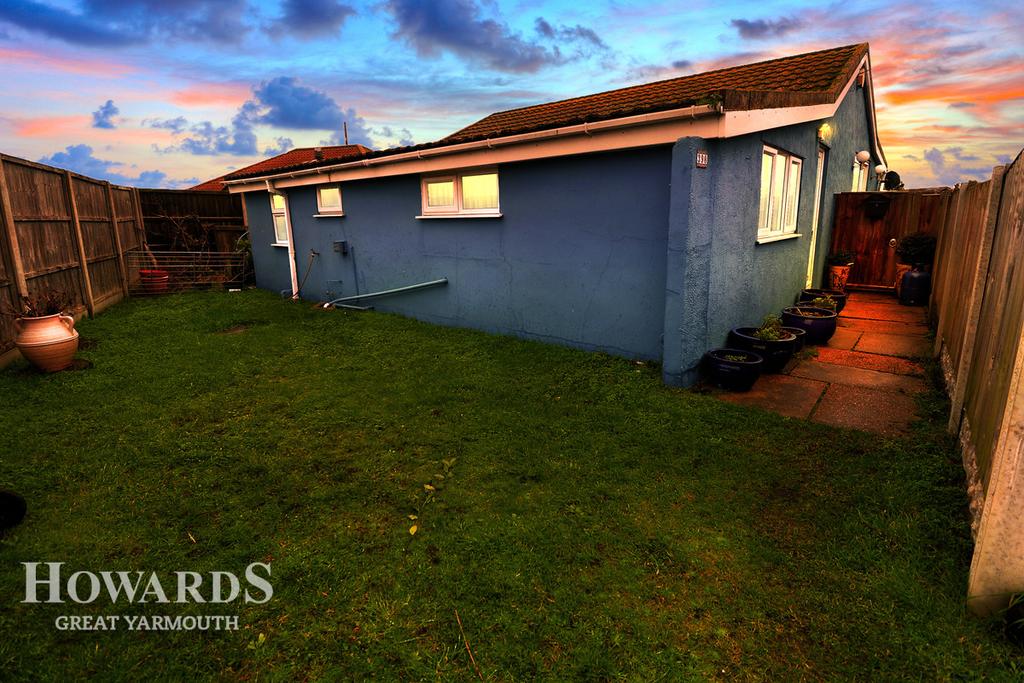 The Glebe, Hemsby 3 bed detached bungalow for sale £199,950
