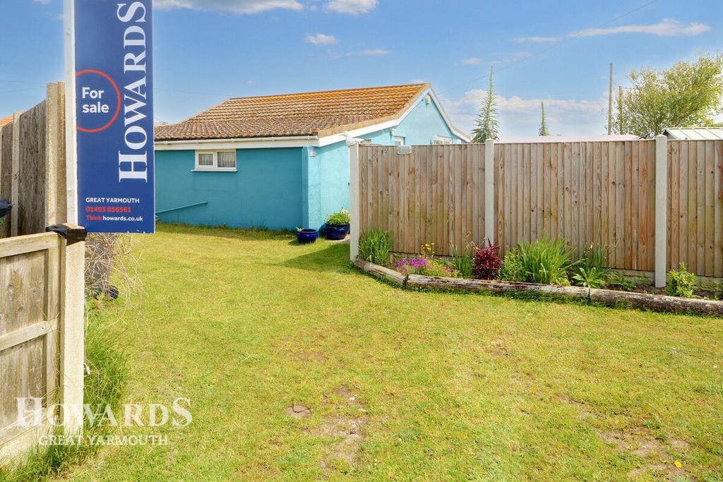 The Glebe, Hemsby 3 bed detached bungalow for sale £165,000