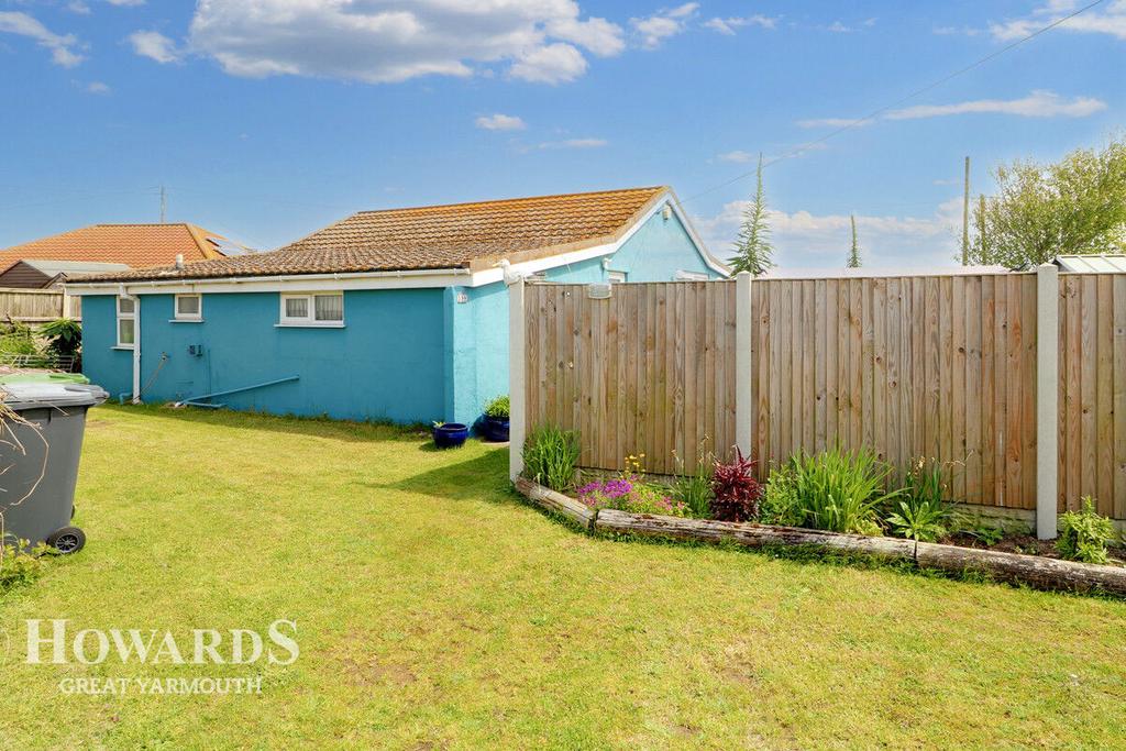 The Glebe, Hemsby 3 bed detached bungalow for sale £165,000