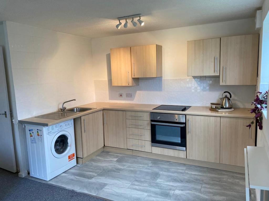 Glenbrook Drive, Barry 1 bed flat £96,000