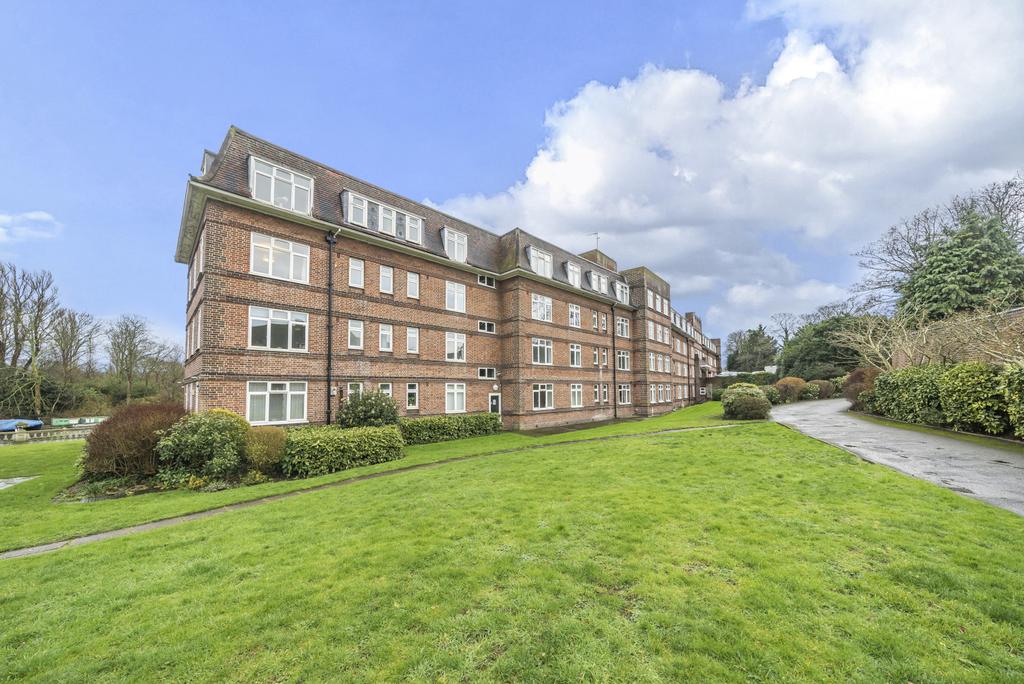 Thames Eyot, Cross Deep, Twickenham, TW1 Studio £279,950