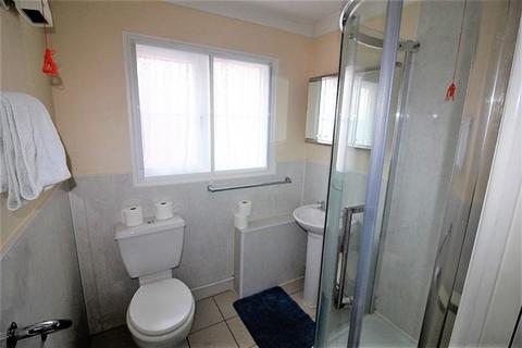 2 bedroom semi-detached bungalow for sale - Spinnaker Close, Clacton on Sea