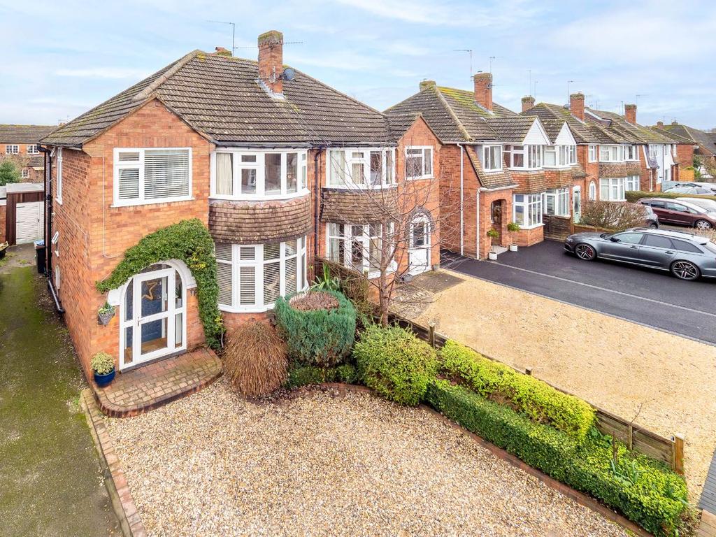 Townsend Road, Tiddington, StratforduponAvon 3 bed semidetached