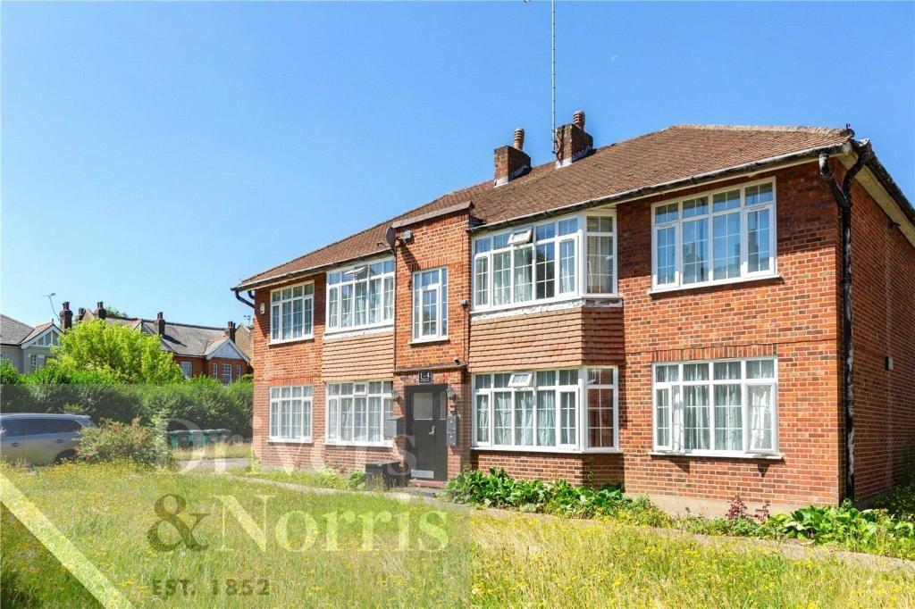 Torrington Park, North Finchley, London, N12 2 bed apartment £1,841