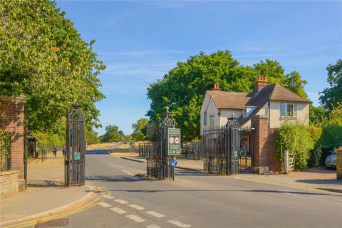 7, Royal Court Deer Park Close, Kingston Upon Thames, KT2 7TW