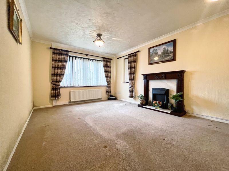 36 Fairoak Chase, Brackla, Bridgend, CF31 2PH 3 bed detached house for