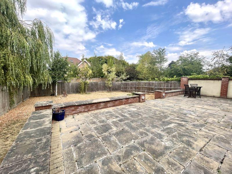 Sheering Road, Old Harlow 5 bed detached house £3,250 pcm (£750 pw)