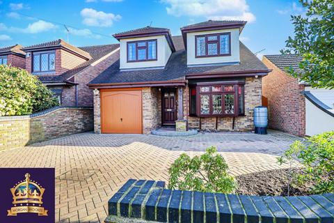 29 Bradley Avenue, Benfleet, SS7 3AG