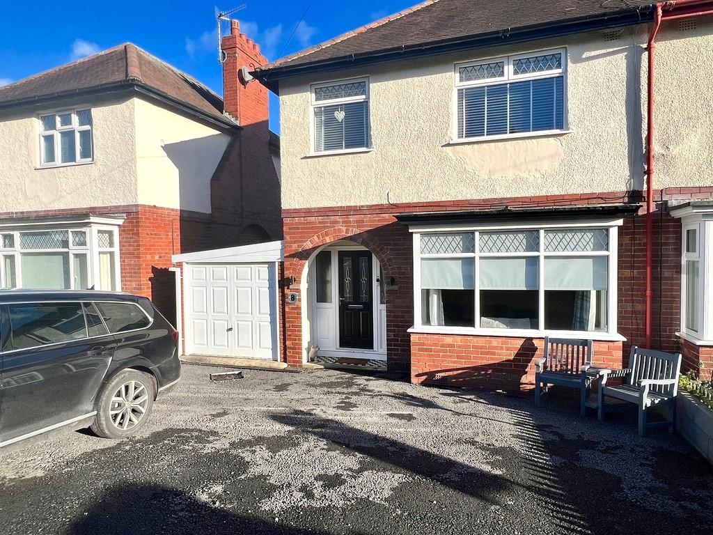 Newlands Avenue, Scarborough 3 bed semidetached house £260,000