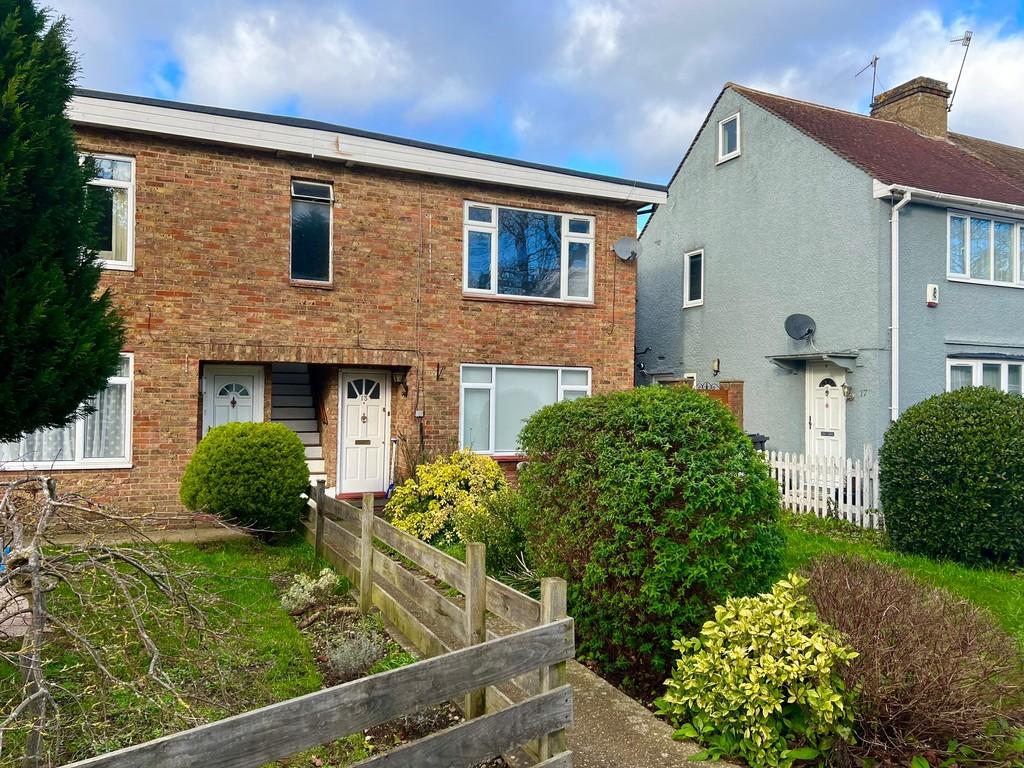 Belle Vue Lane, Bushey Heath 2 bed £1,450 pcm (£335 pw)