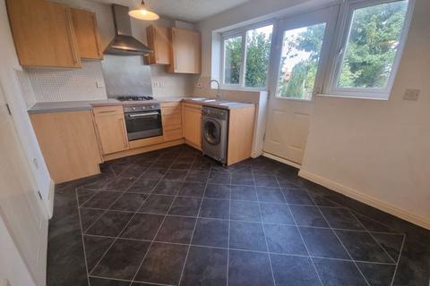 2 bedroom terraced house to rent, Waterfield Way, Liverpool