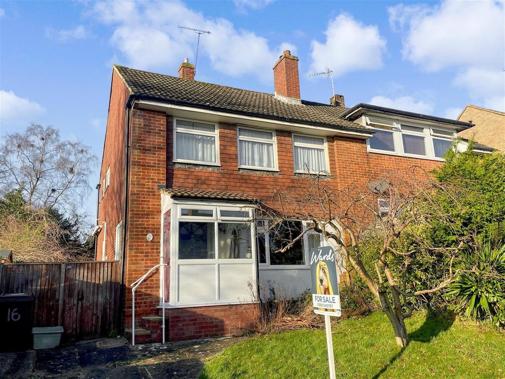 Lambourn Way, Tunbridge Wells, Kent 3 bed semidetached house £550,000