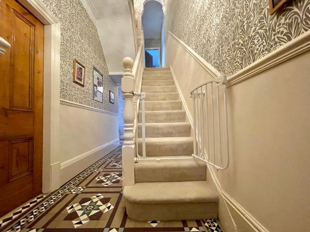 Dagger Lane, West Bromwich, B71 4BS 4 bed semidetached house £395,000