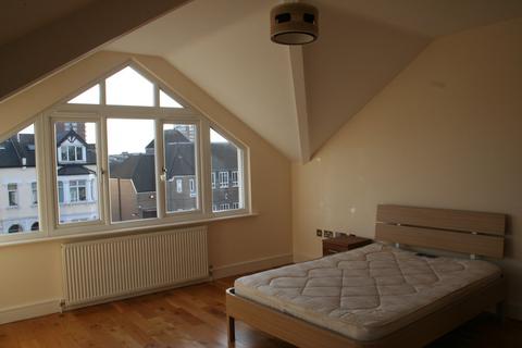 Studio to rent, Finchley Lane, Hendon, London, NW4