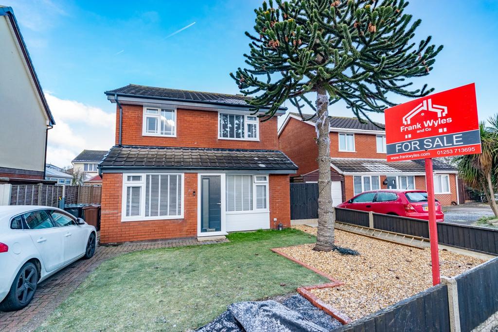 Napier Close, Lytham St Annes, FY8 3 bed detached house £300,000
