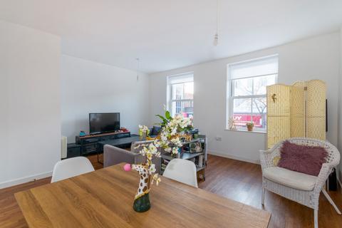2 bedroom maisonette to rent, Walworth Road, London, SE17