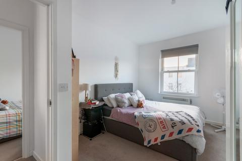 2 bedroom maisonette to rent, Walworth Road, London, SE17