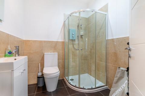 2 bedroom maisonette to rent, Walworth Road, London, SE17