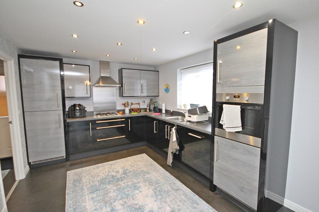 Wedgwood Drive, Warrington, WA4 4 bed detached house for sale £365,000