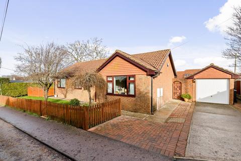 2 bedroom bungalow for sale - New Road, Eythorne, Dover, CT15
