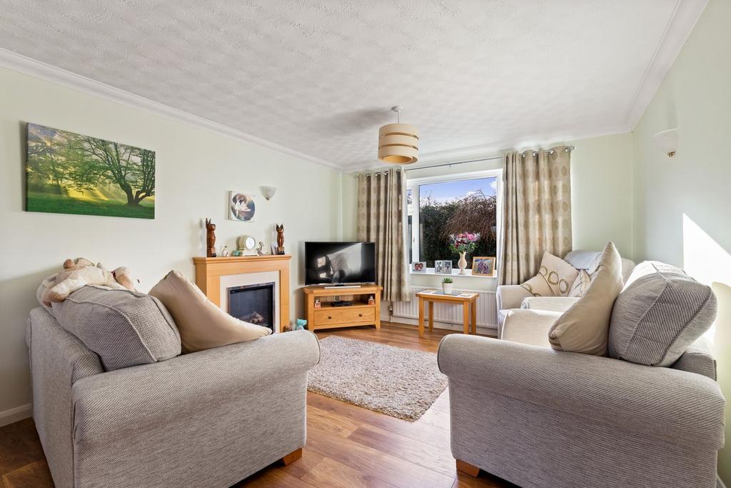 New Road, Eythorne, Dover, CT15 2 bed bungalow for sale £375,000
