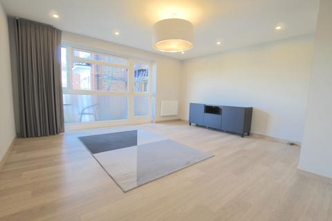 2 bedroom apartment to rent, Windsor Court, London