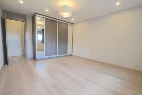 2 bedroom apartment to rent, Windsor Court, London