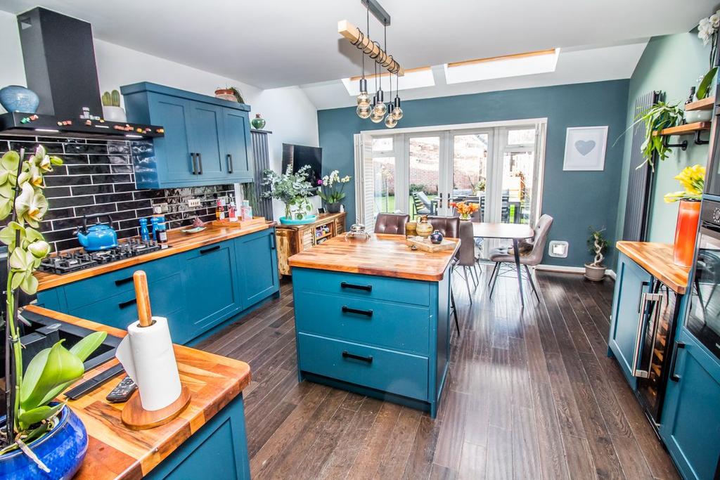 Kitchen / Dining Room