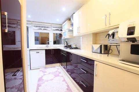 3 bedroom terraced house to rent - Elphinstone Road, London E17